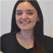Estudiante de economía que tengo conocimiento sobre diferentes temas e idiomas. Capaz de darle clases a niños de primaria y ESO.